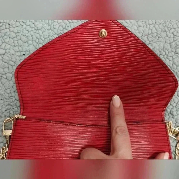 LOUIS VUITTON Epi Art Deco Clutch Red on chain - Picture 9 of 16